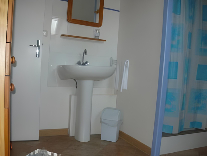 Bathroom 3, La Ferme de la Maugerie, Loir-et-Cher