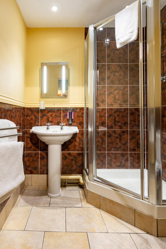 Bathroom 3, The Half Moon Inn and Country lodge, Somerset