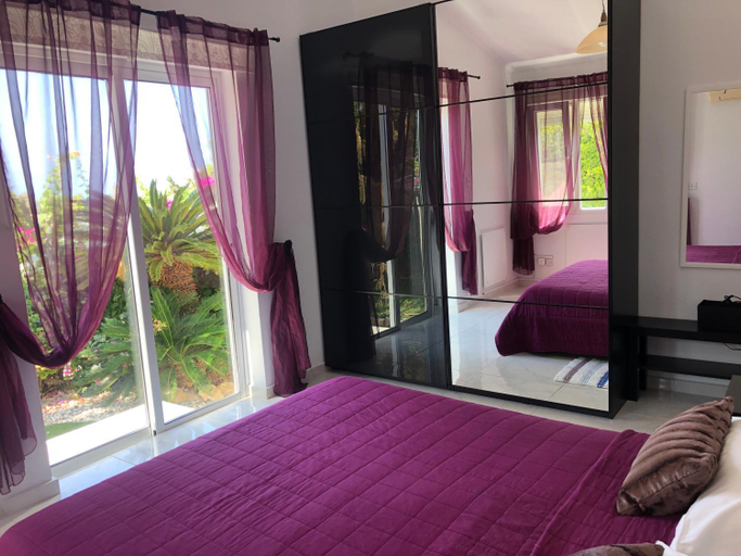 Bedroom 3, Villa Neyla Four bedroom Coral Bay Beach front