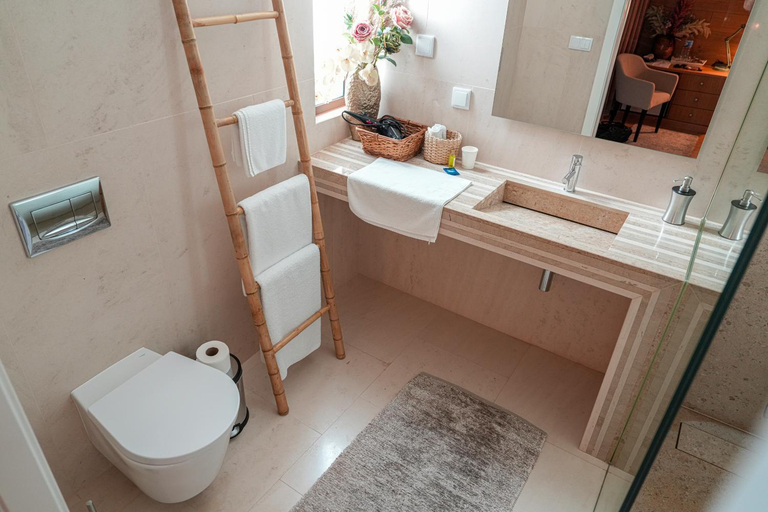 Bathroom 4, Rito Hall da Serra, Porto de Mós