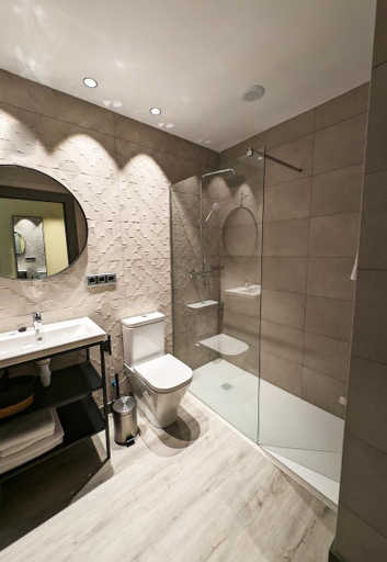 Bathroom 4, Hotel Rural Milaleku, Navarra