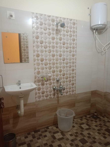 Bathroom 3, Paakashala Kumbashi, Udupi