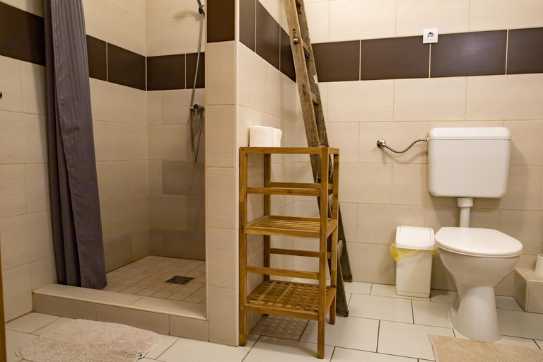 Bathroom, Napkelte Vendeghaz, Pécs