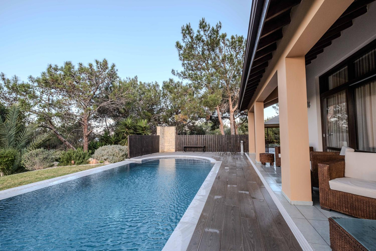 Sport & Beauty 2, Pine and Olive Seahouse