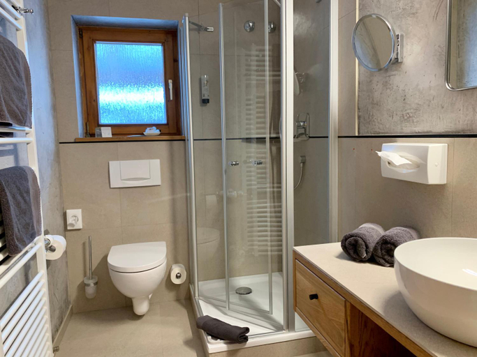 Bathroom 5, Boutique Hotel Langenfelder Hof, Garmisch-Partenkirchen
