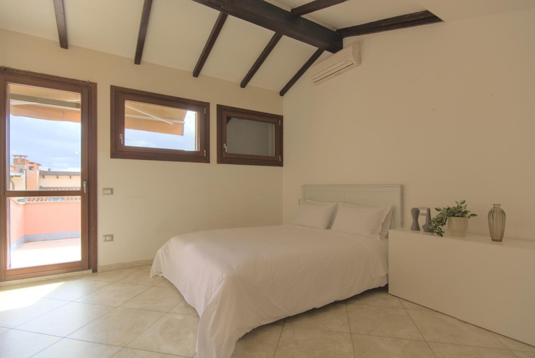 Others 3, Imola Residence, Bologna