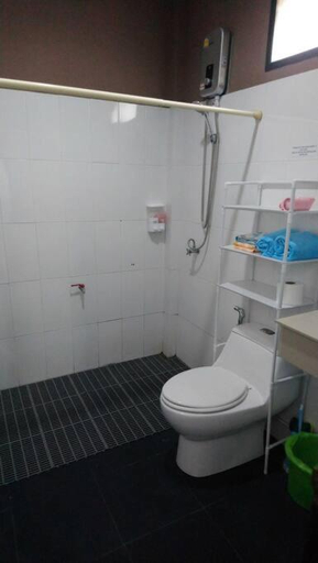 Bathroom 2, Little Yellow House - AoNang, Mueang Krabi