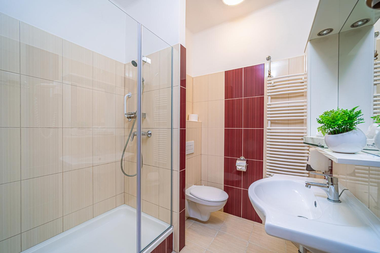 Bathroom 3, Apartman Hotel Bükfürdő, Csepreg