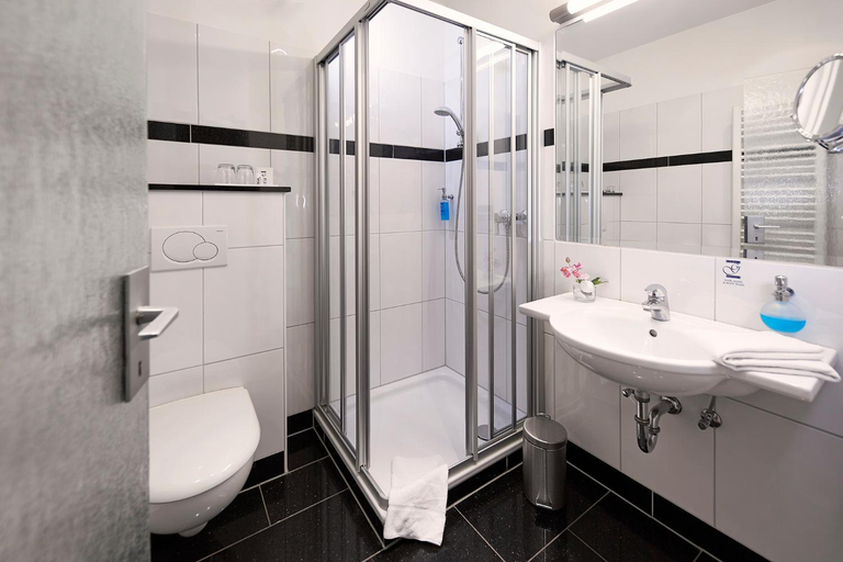 Bathroom 4, Gobels Landhotel, Waldeck-Frankenberg