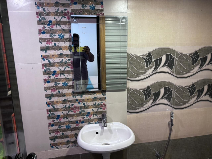 Bathroom 3, Karmaliz Casa Del Lake, Kollam