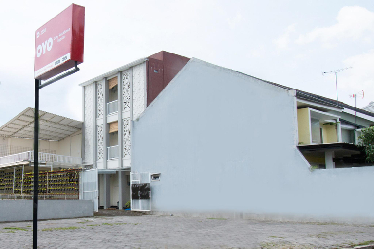 Exterior & Views 1, Super OYO 3350 Cozy Residence Syariah, Malang