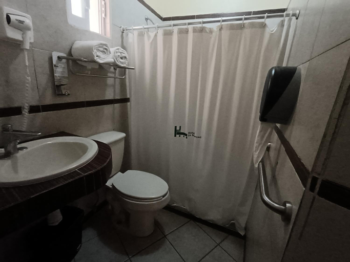 Bathroom 4, La Merced, Colima