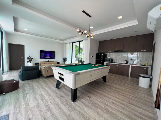 Food & Drinks, 168 Garden Pool Villa, Bang Lamung