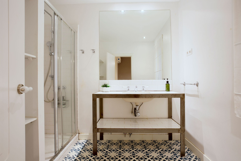 Bathroom 4, Genteel Home Chueca II, Madrid