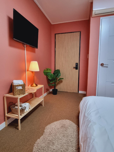 Space Guesthouse, Jung