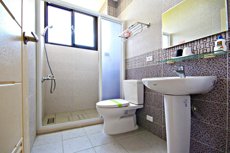Bathroom 2, Woo Shiba House, Yilan