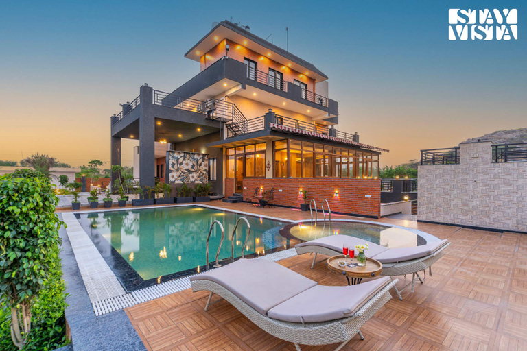 Sport & Beauty 2, StayVista at Shivoham Farms w/ Pool, WiFi, Gurgaon