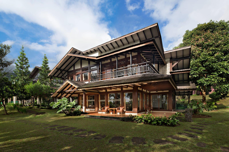 Exterior 1
