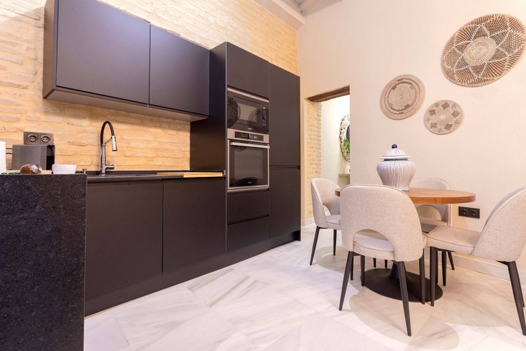 Others 5, Genteel Home Acetres, Sevilla