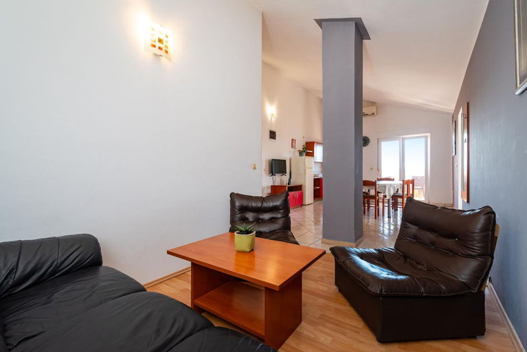 Others 4, Comfortable apartments Malina, Novalja
