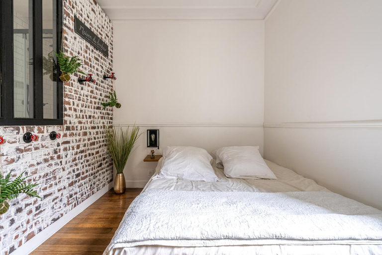 Bedroom 2, Au marche aux puces de saint ouen, Seine-Saint-Denis