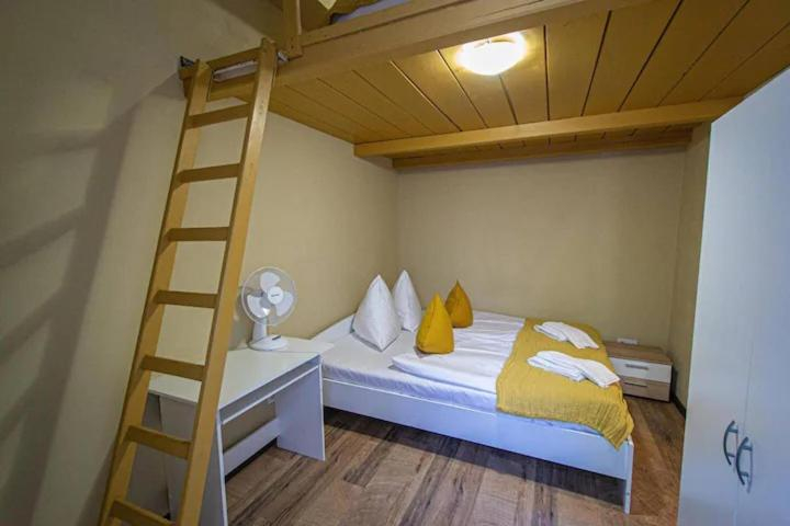 Others 5, Cozy Homestay at Prague Main Station, Praha 1
