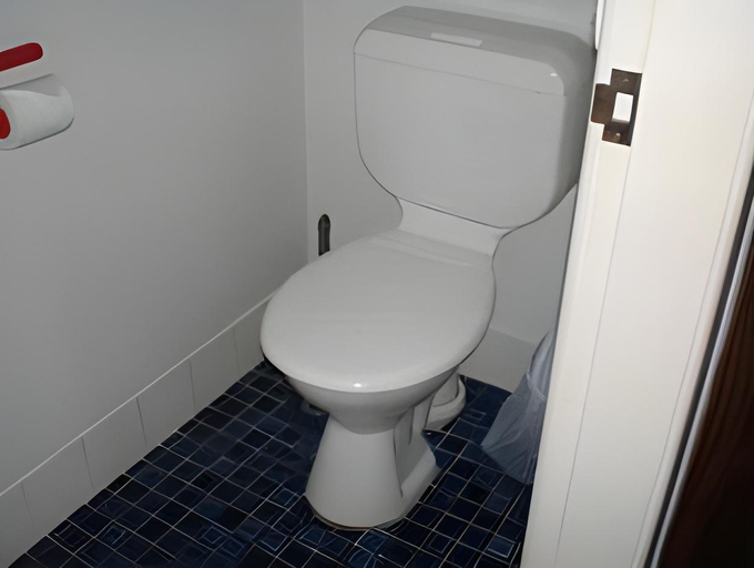 Bathroom 3, Gallery Motel, Tweed - Pt B