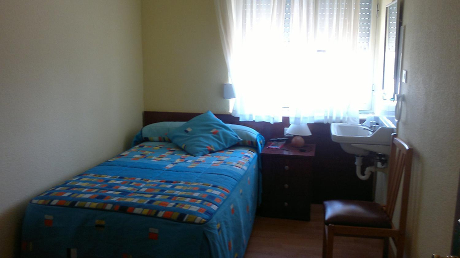 Bedroom 2, Hostal Residencia Delfin, León