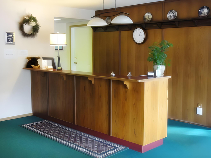 Others 5, Chalet Continental Motel, Fraser-Fort George