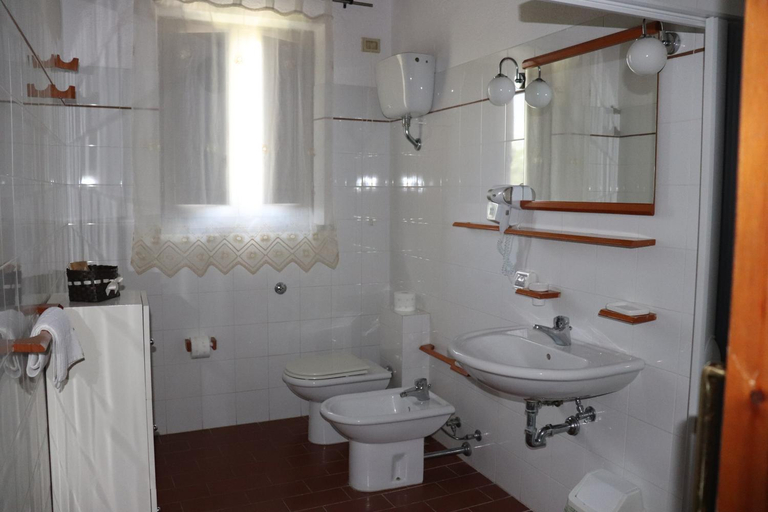 Bathroom 5, Badia Il Vingone, Perugia