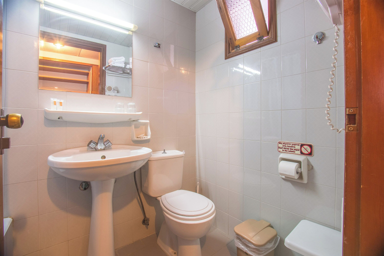Bathroom, Celadi vista, South Aegean