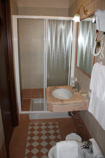 Bathroom 3, Albergo Ristorante Punta Dell'Est, Brescia