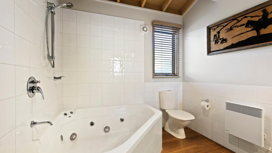 Bathroom 12