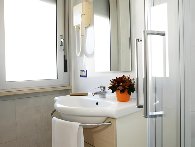 Bathroom 2, Residence Greco, Imperia