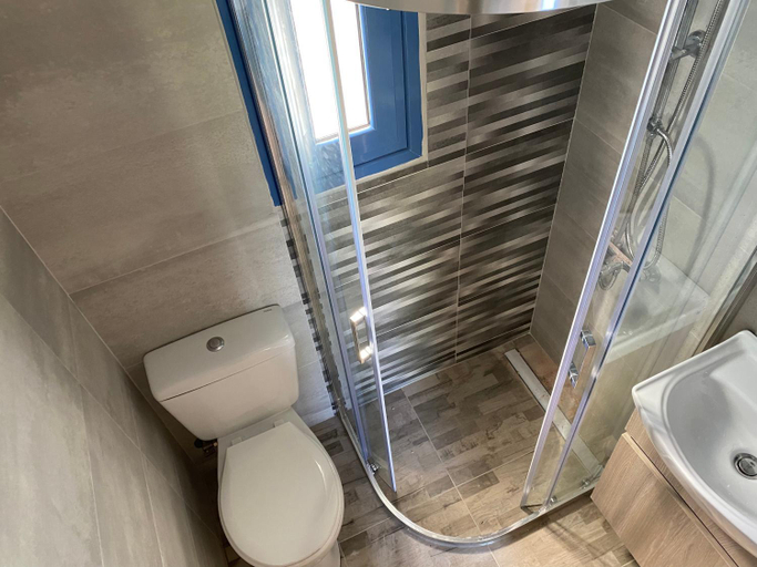 Bathroom 2, Surfers' Cottage, Attica