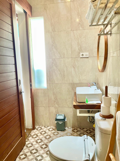 Bathroom 14