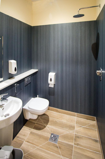 Bathroom 3, Canolfan Y Fron, Gwynedd