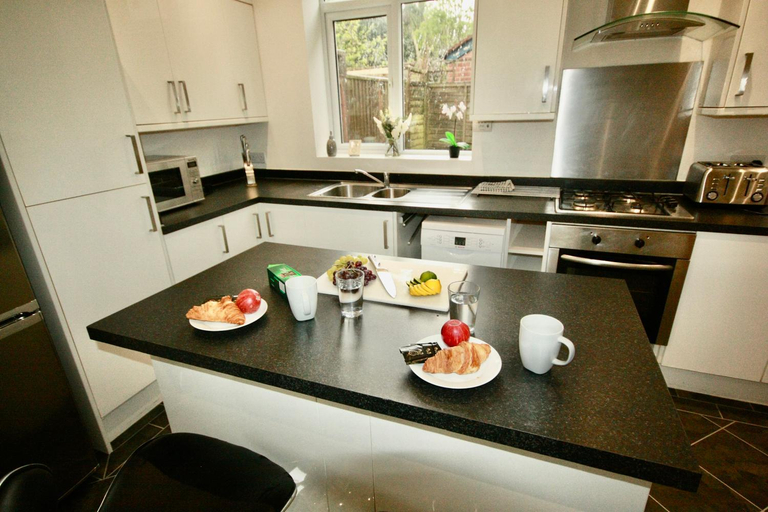 Food & Drinks 5, Holiday Home With Hot Tub & Sauna, Bournemouth