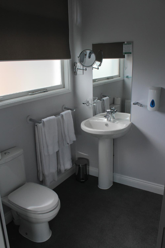 Bathroom 3, Accommodation at Salomons Estate, Kent
