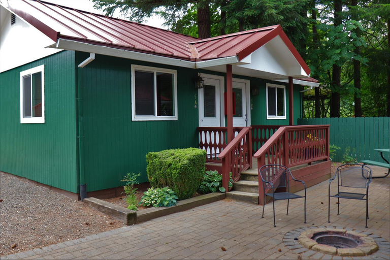 Others 3, Lone Fir Resort, Cowlitz