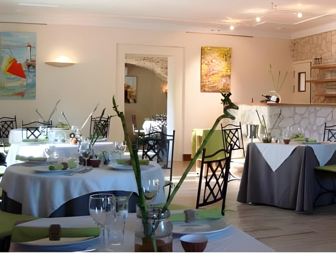 Food & Drinks 3, Auberge Gardoise, Gard