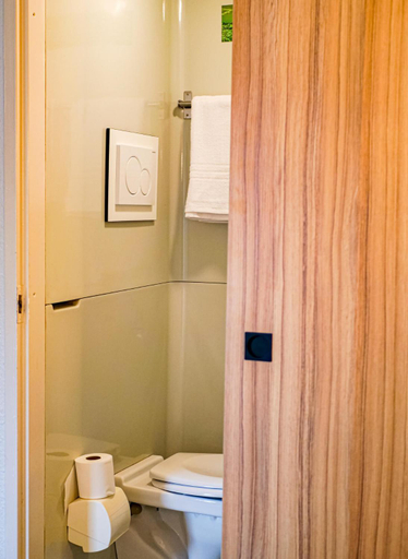 Bathroom 5, Hotel du Parc - Chantepie, Ille-et-Vilaine