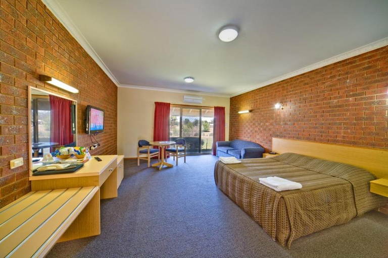 Bedroom, Paradise Lakes Motel Shepparton, Shepparton