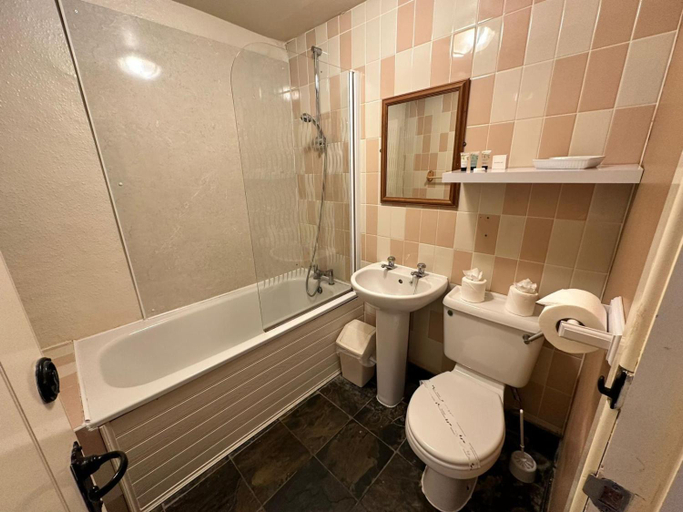 4, FARRIERS ARMS, Worcestershire