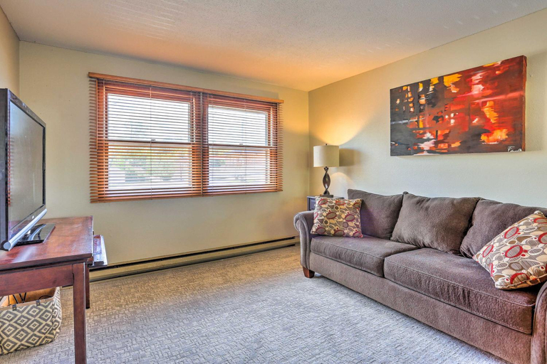 Charming Rapid City Apartment Walk to Lake!, Pennington