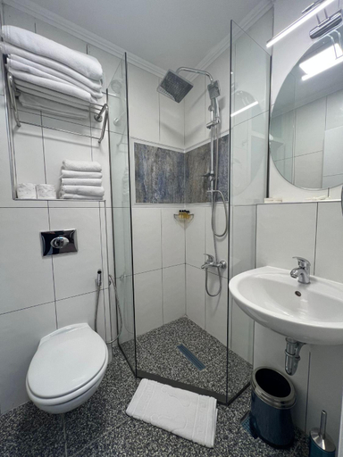 Bathroom 2, Amber Hotel, Sarajevo