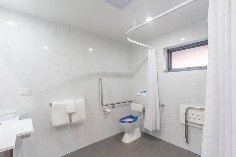 Bathroom 4, Cowra Services Club Motel, Cowra