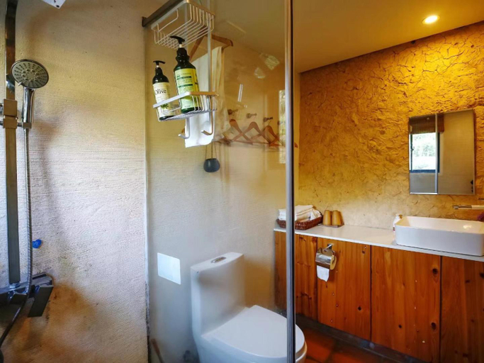 Bathroom 4, Tulou Herongzhuang Inn, Zhangzhou
