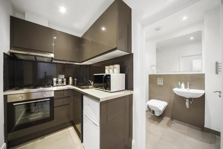 3, Studio Apartment by Homely Stays, London