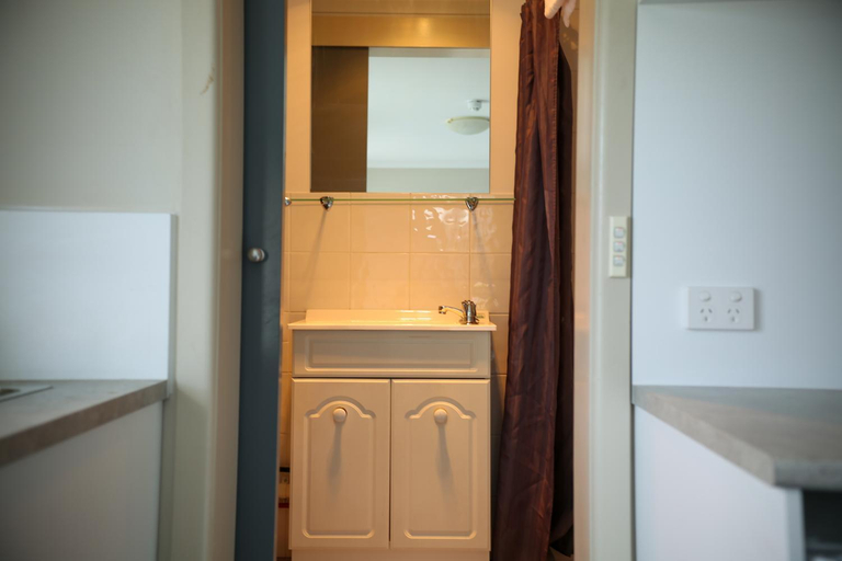 Bathroom 3, Beltana Hotel, Clarence